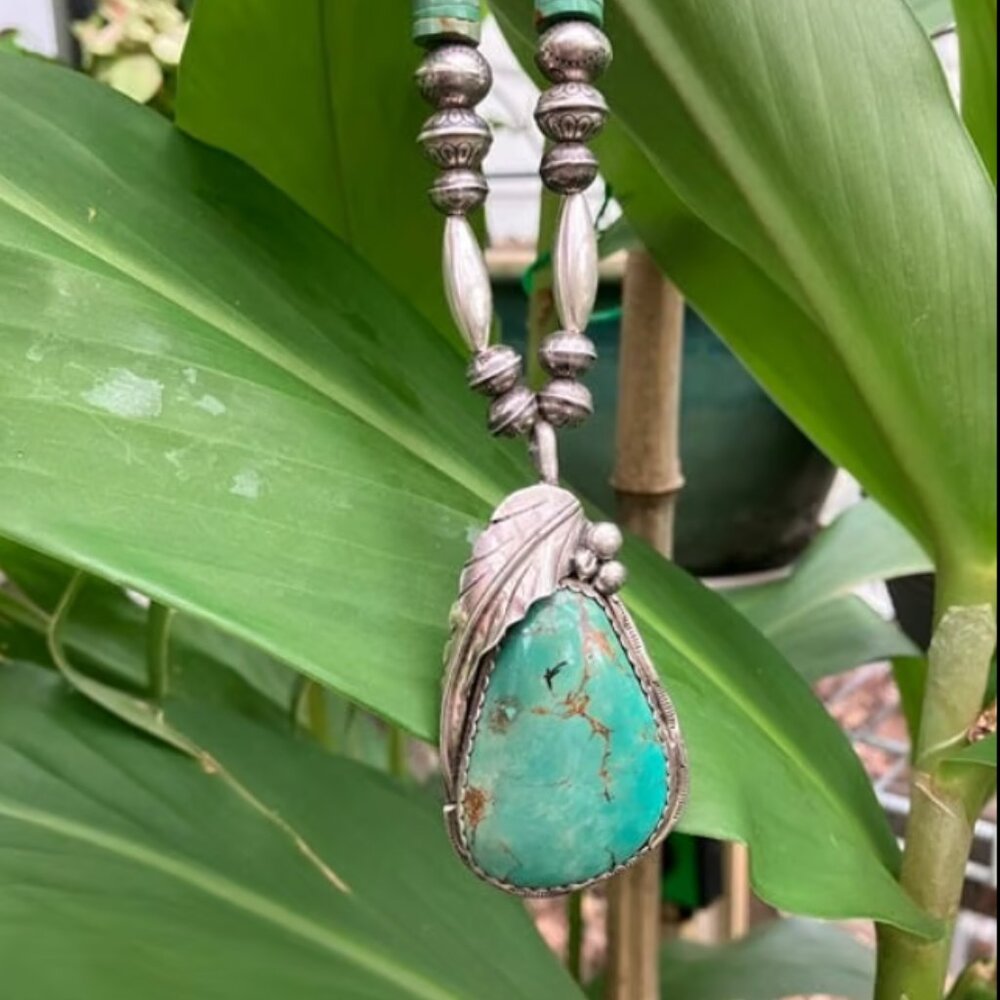VTG Large Navajo Green Turquoise Pendant on Santo Domingo Heishi & Bench Beads - Picture 3 of 7